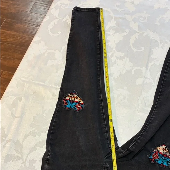 Maurices Black Jeans with Colorful Patched Hearts, Everflex High-Rise, Size 10 - Picture 6 of 12